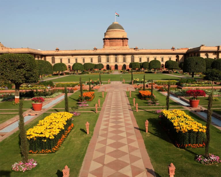 What are the general features of Mughal gardens?