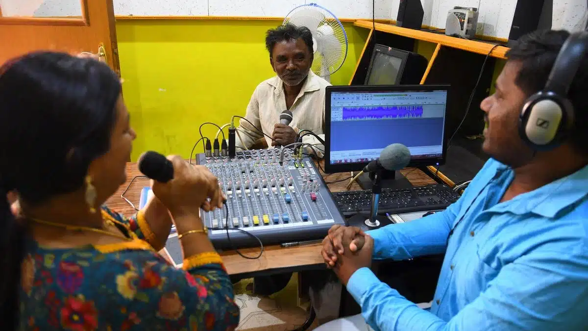 Revised Policy Guidelines for Setting up Community Radio Stations (CRS) in India