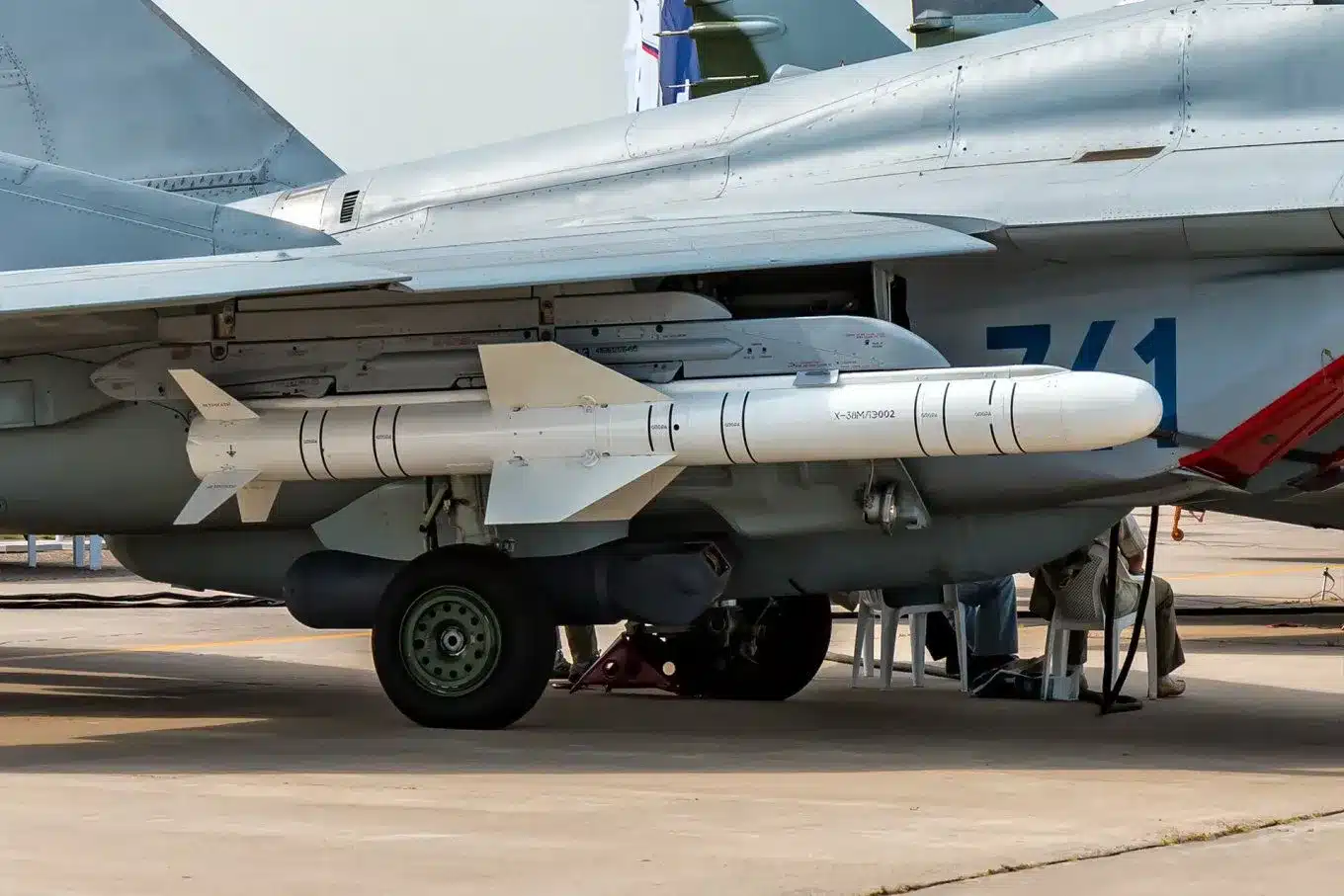 Grom-E1 Missile