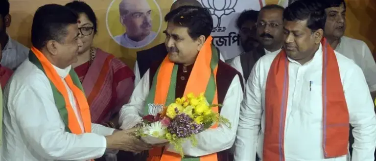 On judges and bureaucrats joining politics