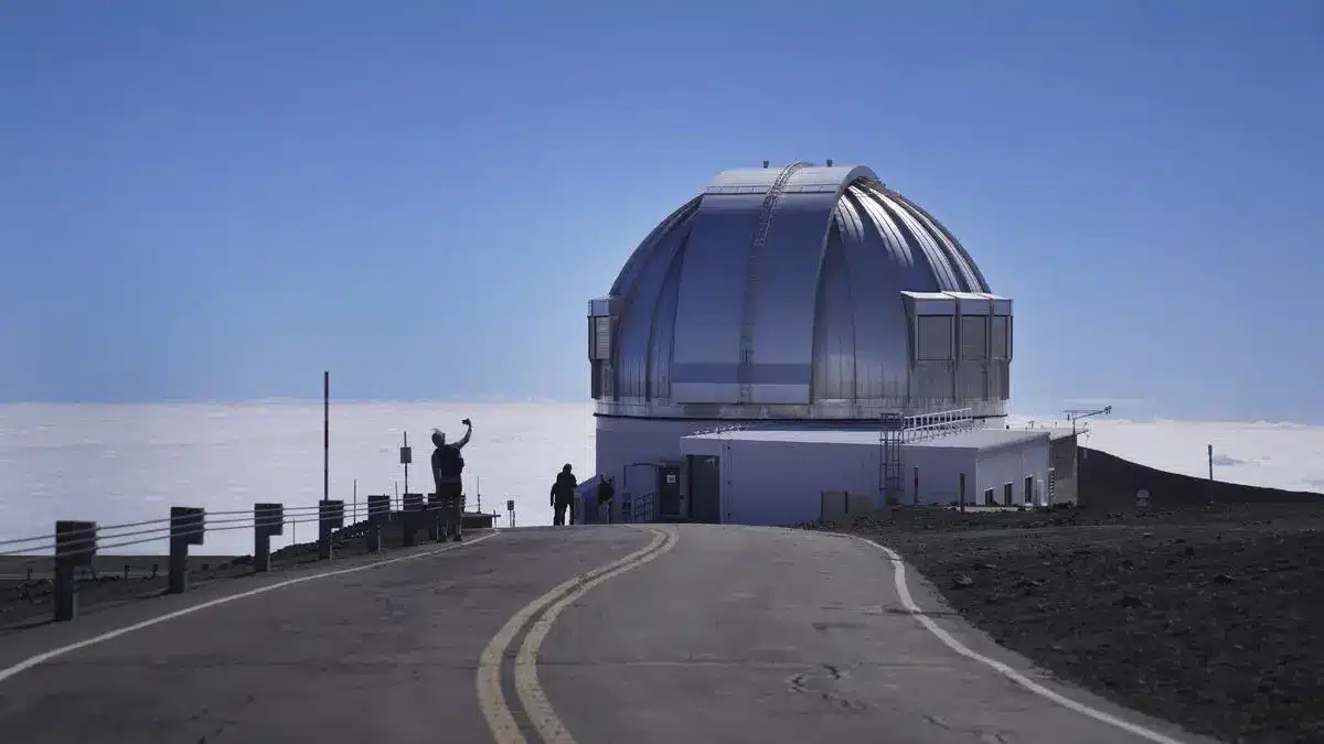 Thirty Meter Telescope (TMT)