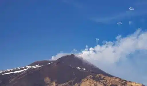 Volcanic vortex rings