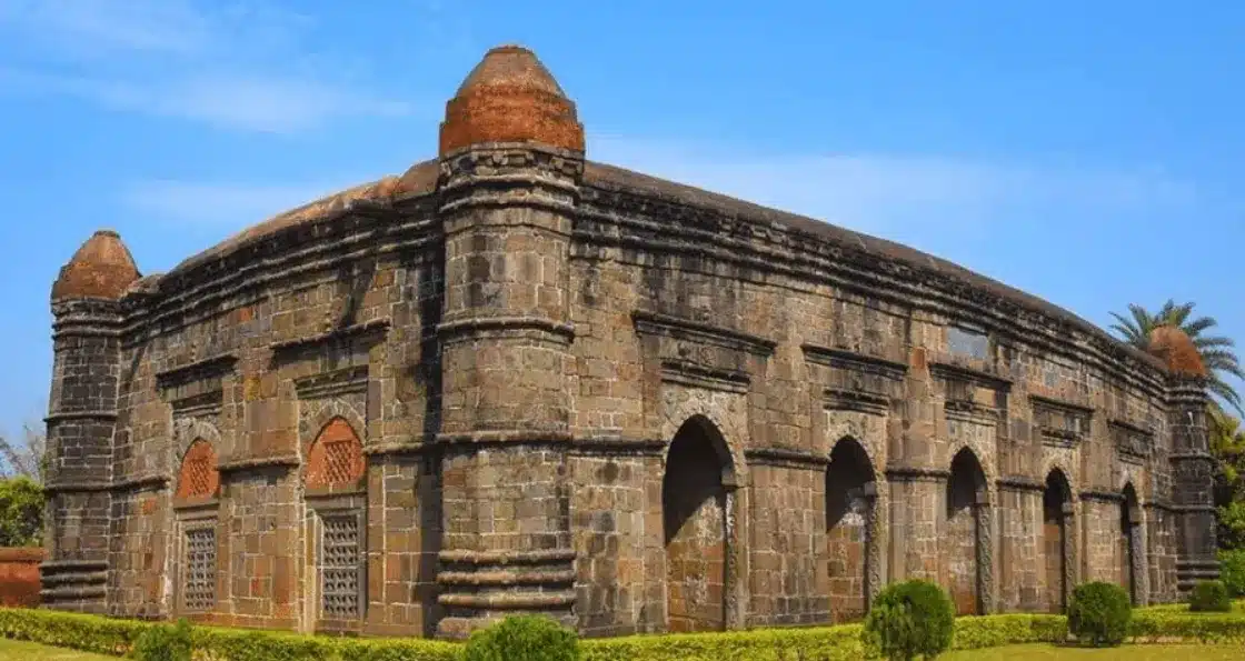 Adina Mosque, Pandua